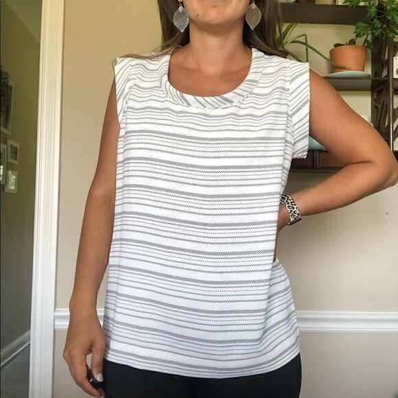 Cabi Striped Madeline Blouse Top 236 White Career Sleeveless Women Size Small - Picture 5 of 9